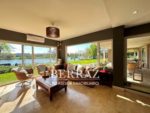 Casa venta 6 ambientes a la laguna en Santa Catalina Villanueva lote de 2187 m2