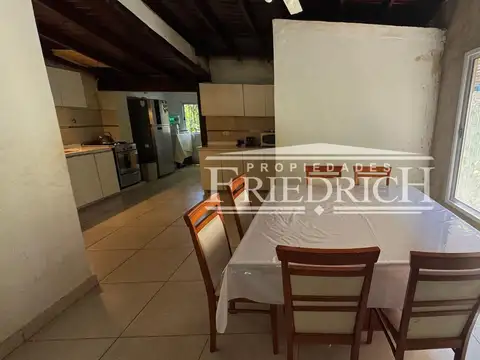 Casa 5 ambientes con 3 baños