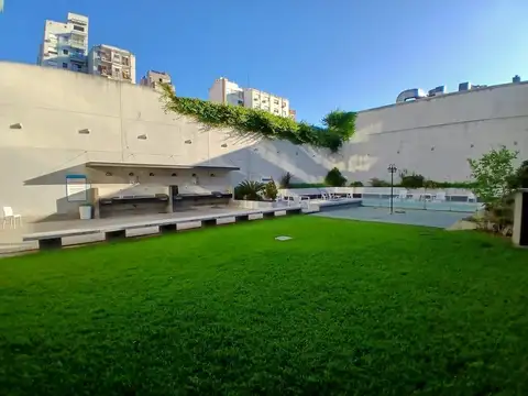 Alquiler monoambiente con SUM, parrillas, piscina, hidromasaje, vigilancia nocturna y ABL, en Flores