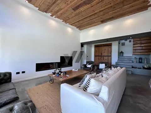 Casa 5 ambientes con 2 baños