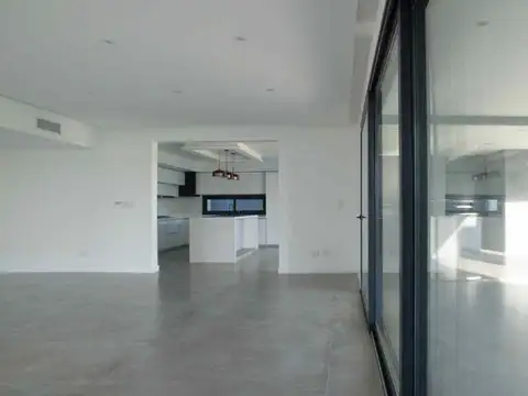 Casa en Venta con 4 cocheras