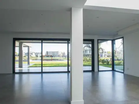 Casa 7 ambientes con 7 baños