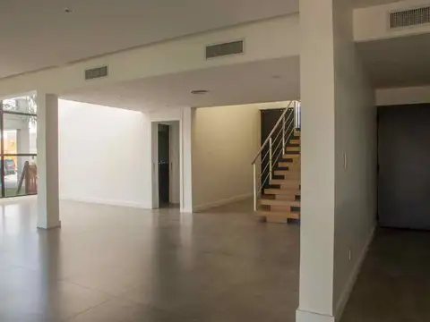 Venta casa de siete ambientes Terralagos canning