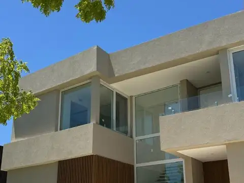 Casa en Alquiler en Puertos - Barrio Marinas, USD 4.000