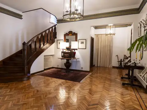 Casa 13 ambientes con 5 baños