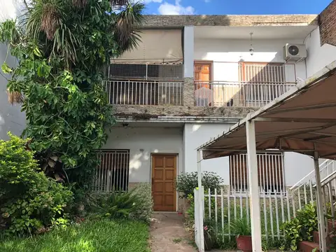 RETASADO   PH 3 AMBIENTES CON COCHERA PISO 1°   EXCELENTE ESTADO 