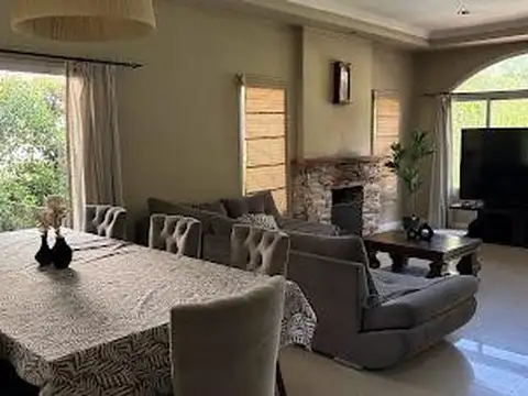 Casa en Alquiler de 4 dormitorios