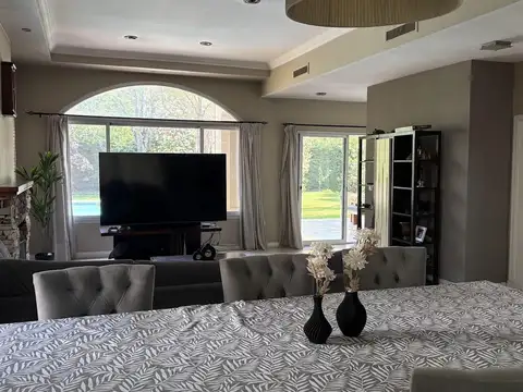 Casa en Alquiler en Bella Vista, USD 2.500