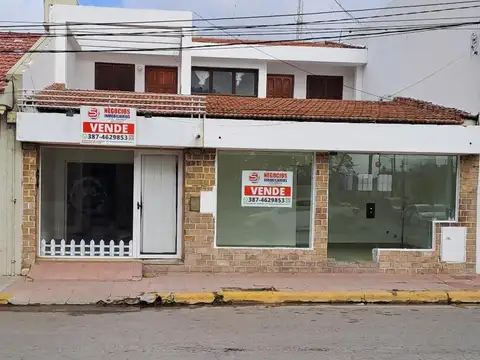 HERMOSA CASA FRENTE A LA PLAZA CENTRAL EN  GRAL. GUEMES