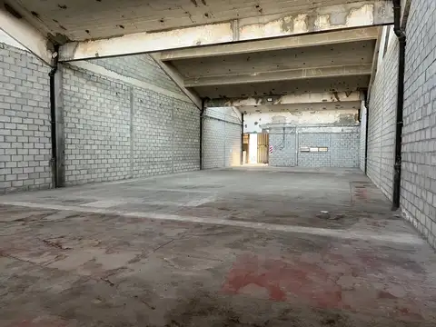 Depósito de 375 m2 cubiertos en Florida