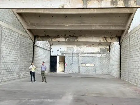 Depósito de 375 m2 cubiertos en Florida