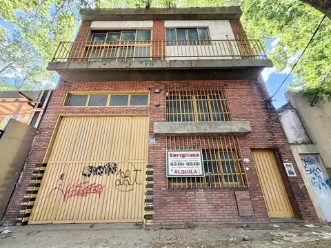 Galpón en 2 plantas en muy buena ubicación.