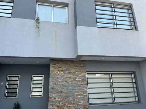 Casa en Venta en Adrogue, USD 180.000