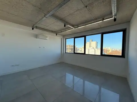 VENTA MODERNA OFICINA CON COCHERA Y RENTA INCLUIDA - ZONA MACROCENTRO