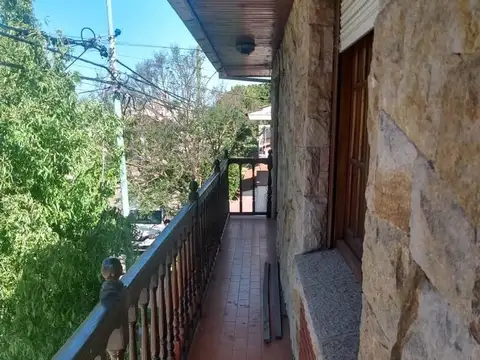 Chalet Brandsen Esquina Misiones Nueva Pompeya