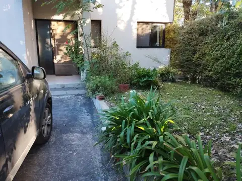 Casa en venta - 5 Dormitorios 3 Baños - Cocheras - 250mts2 - Exaltación de La Cruz