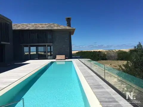 Casa 7 ambientes con 6 baños