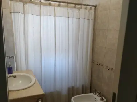 "HERMOSO CHALET EN CALLE CORRIENTES"