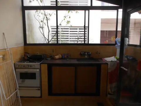 Amplia y luminosa casa en Barrio Parque -5 ambientes-