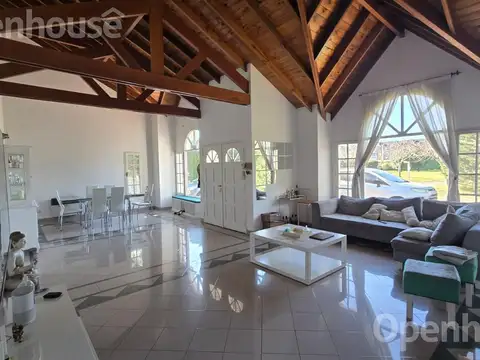 Casa 6 ambientes con 4 baños