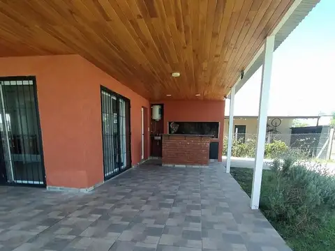 Casa 5 ambientes con 2 baños