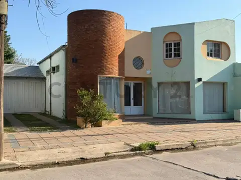 VENTA CASA 2 PLANTAS 7 AMBIENTES CON LOCAL AL FRENTE -IRIGOYEN 632 SAN ANTONIO DE ARECO