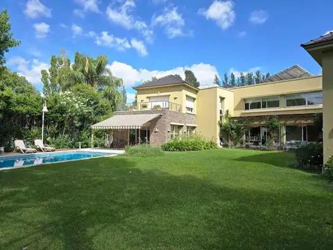 Casa 12 ambientes con 8 baños