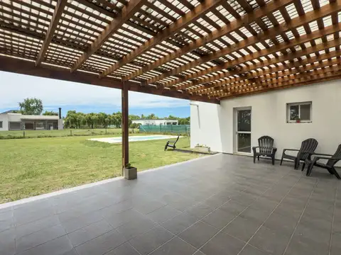 Casa 5 ambientes con 2 baños