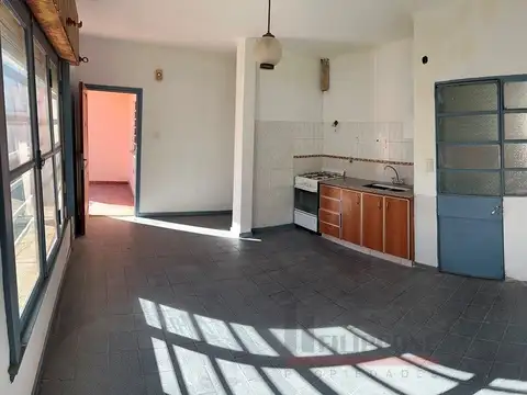 Casa 6 ambientes con 1 baño