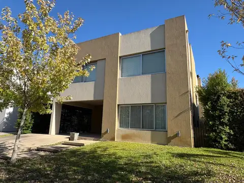 Barrio Las Tipas Venta Casa Sarmiento 3800