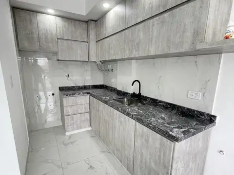 Llavallol 800, Piso 1