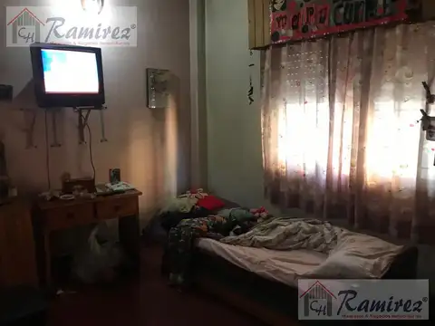 Casa 3 Amb. En Venta, con Local. Sobre Av. Principal - Moreno