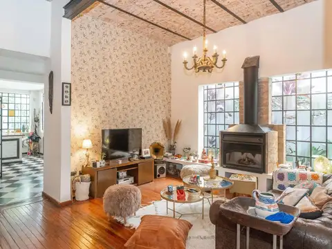 Excelente casa remodelada con estilo único