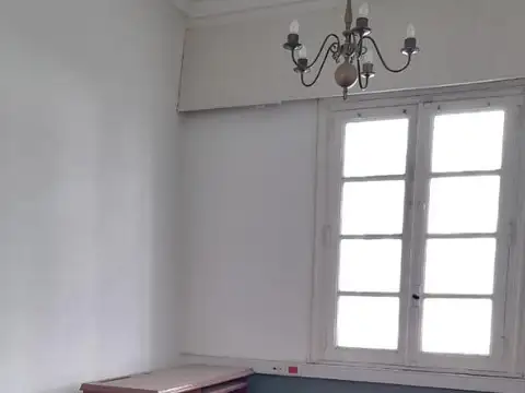 VENTA. OFICINA APTO VIVIENDA MUY LUMINOSA A RECICLAR