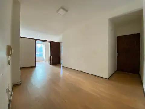 VENTA OFICINA 3 SALAS 2 BAÑOS CONGRESO 67.65