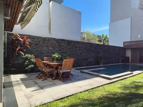 Casa 5 ambientes con 4 baños