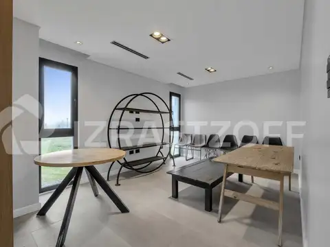 Casa en Venta con 6 cocheras