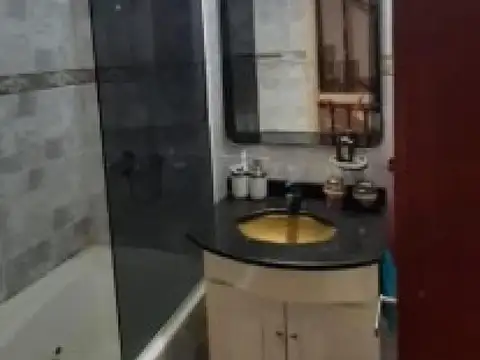 Casa 6 ambientes con 1 baño