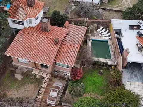 CASA 3 DORMITORIOS Y PILETA EN BARRIO BECCIU