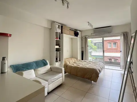 VENTA OPORTUNIDAD MONOAMBIENTE AMPLIO CON BALCÓN, TERCER PISO AL FRENTE