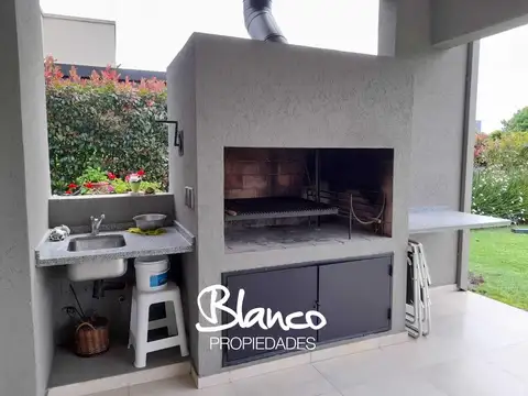 Casa en Alquiler Temporal con 3 cocheras