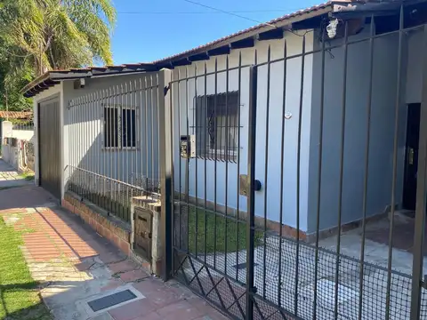 VENTA CASA 4 AMBIENTES EN BECCAR CON COCHERA