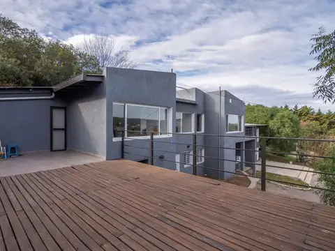 Casa 7 ambientes con 2 baños