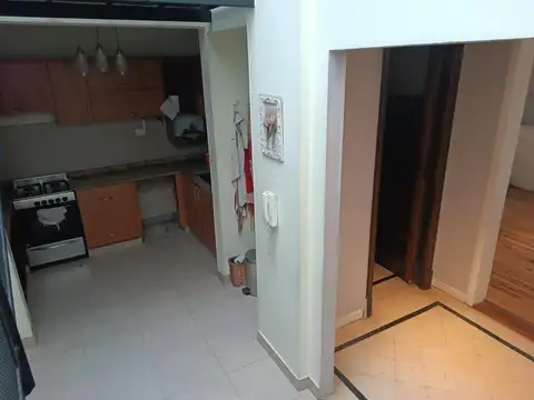 Av Directorio 100, Piso 1