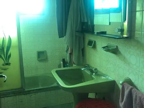 Chalet en 2 ptas con parque y quincho Gerli Lanús