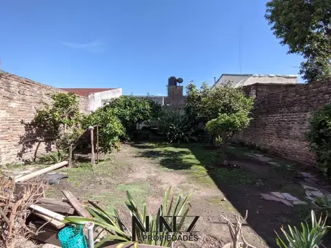 VENTA - Casa en 2 plantas c/local comercial APTA CREDITO