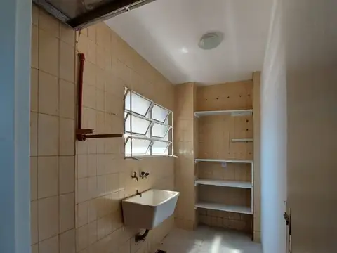 DEPARTAMENTO MICROCÉNTRICO, DE 2 DORMITORIOS S/COCHERA, S/CALLE BOLÍVAR. VENTA. POSADAS, MISIONES.