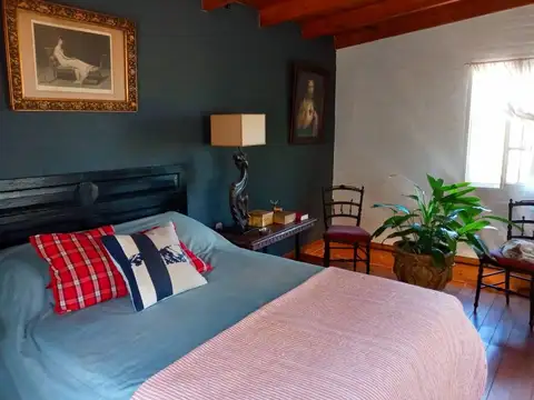 Campo de 12 ha, con casa principal, casa de encargado, tambo y parideras en  Las Chacras (Lobos)