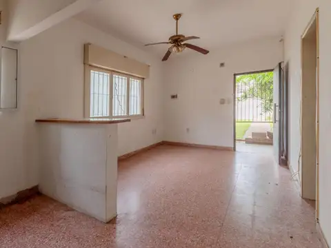 Casa 4 ambientes con 1 baño