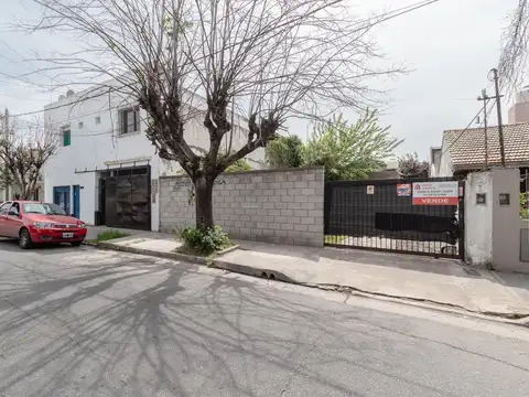Venta de Casa 4 ambientes con parque en Berazategui Centro
